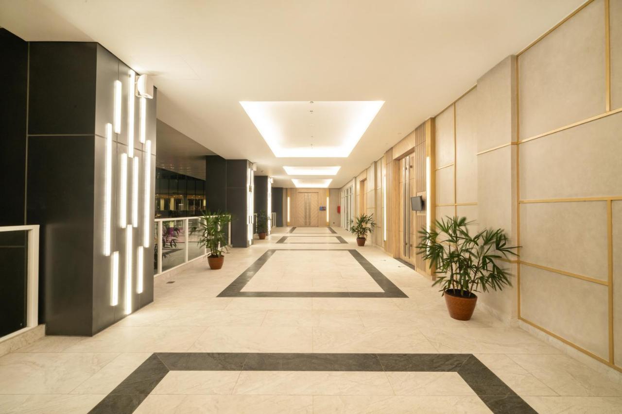 Harris Suites Puri Mansion Jakarta Exteriör bild
