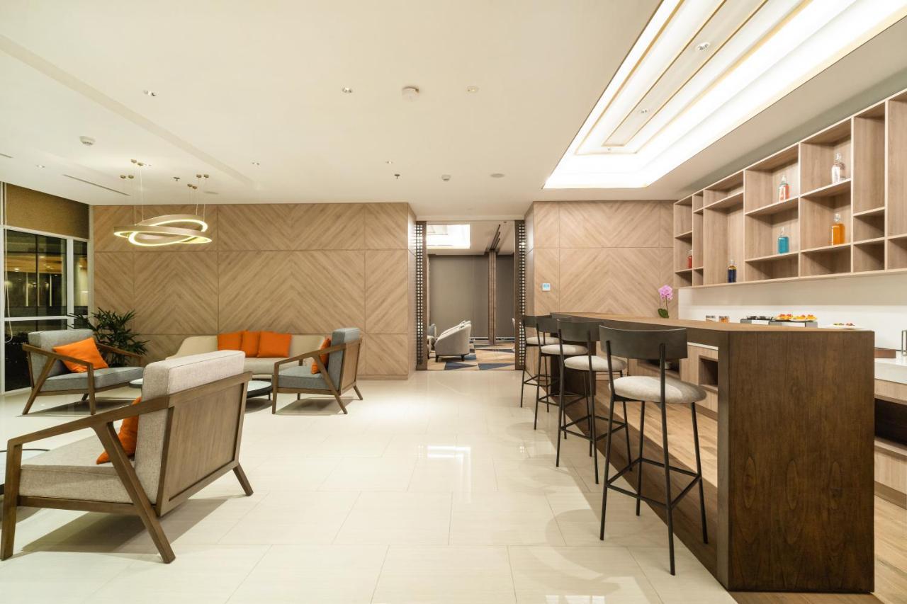 Harris Suites Puri Mansion Jakarta Exteriör bild