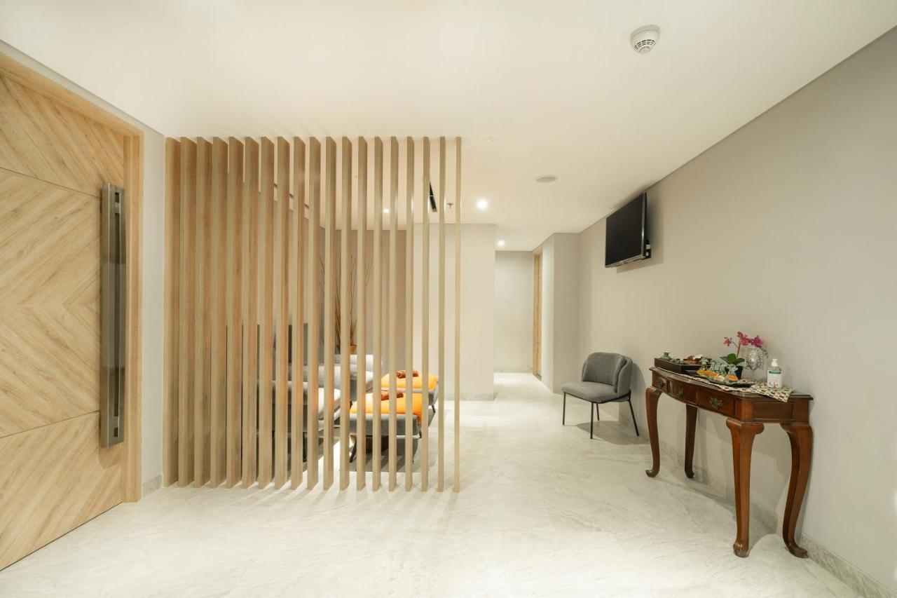 Harris Suites Puri Mansion Jakarta Exteriör bild