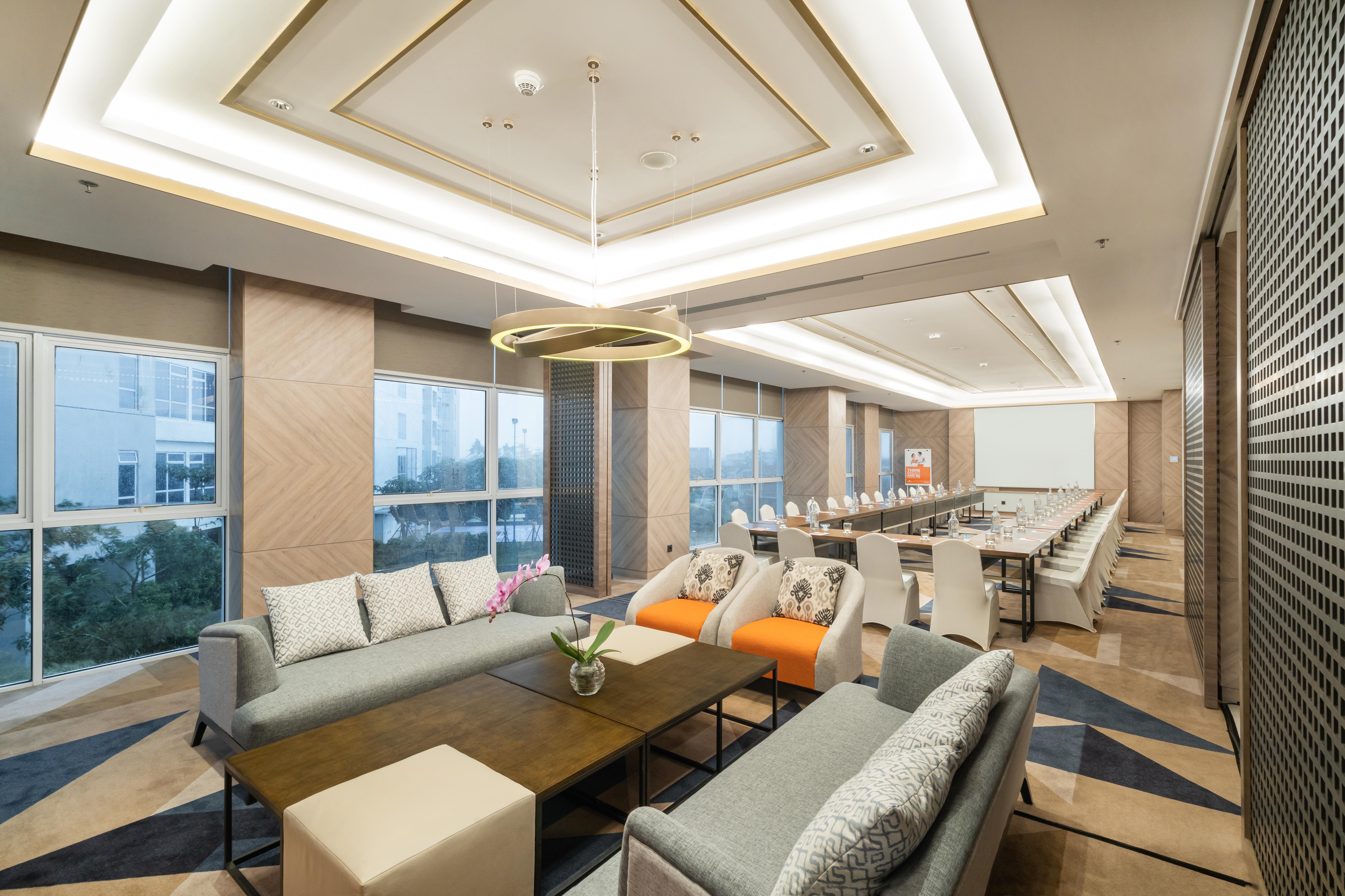 Harris Suites Puri Mansion Jakarta Exteriör bild