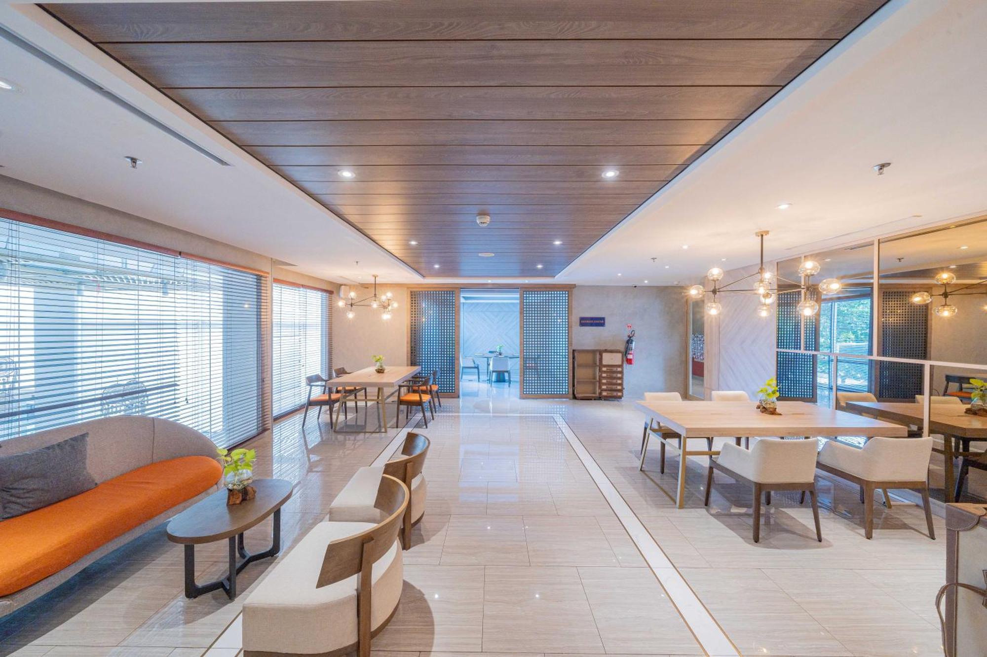 Harris Suites Puri Mansion Jakarta Exteriör bild