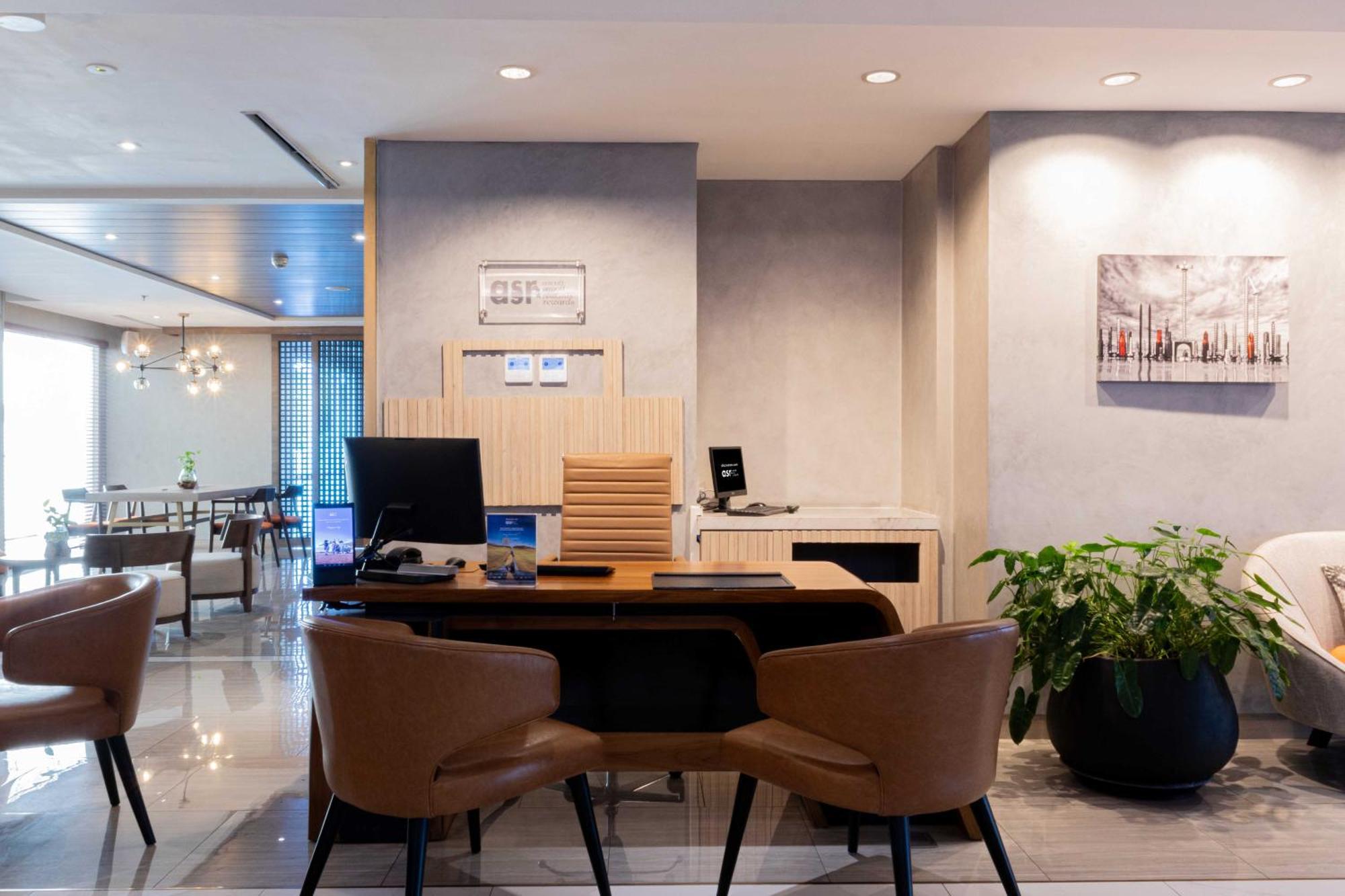 Harris Suites Puri Mansion Jakarta Exteriör bild