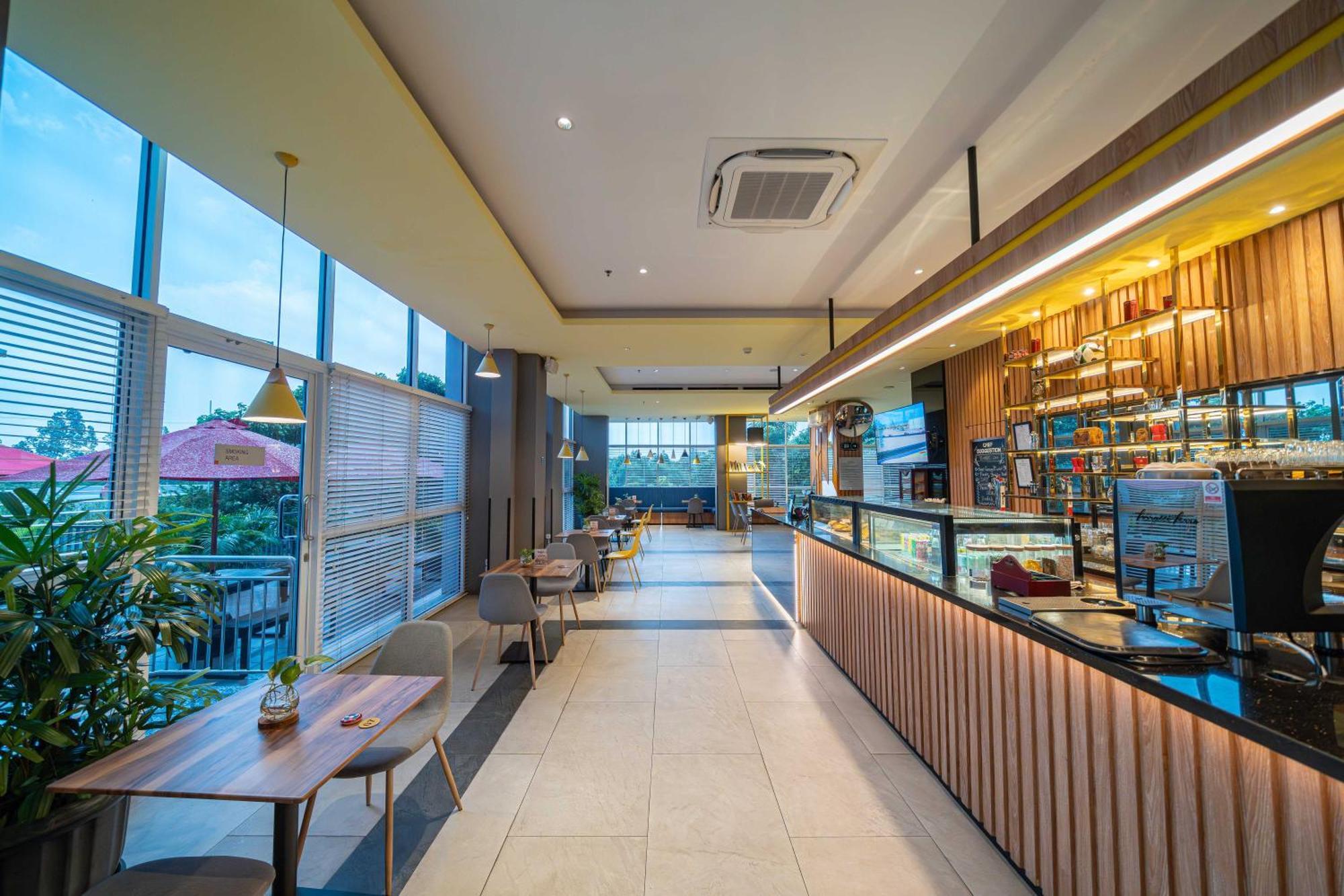 Harris Suites Puri Mansion Jakarta Exteriör bild