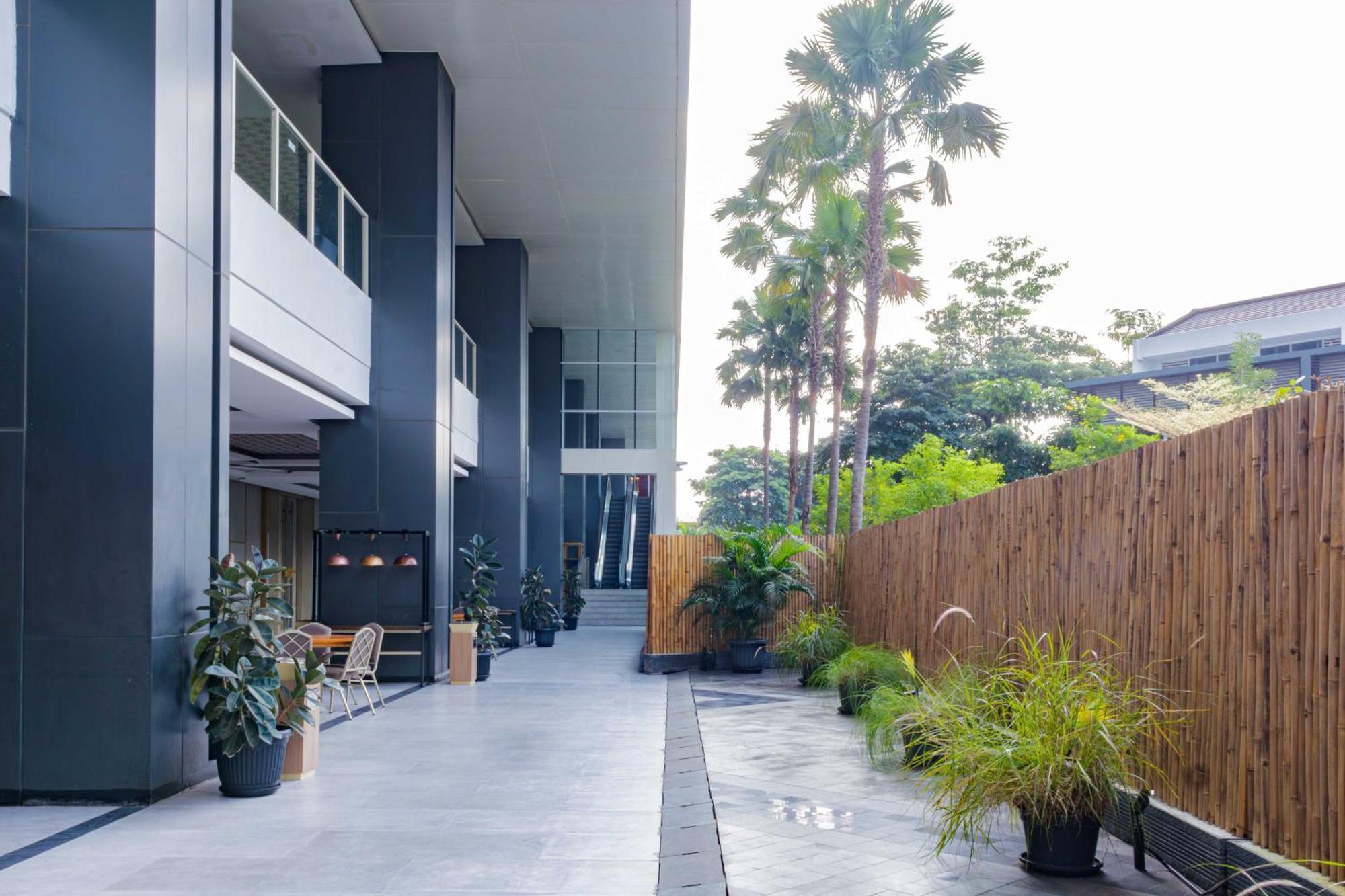 Harris Suites Puri Mansion Jakarta Exteriör bild